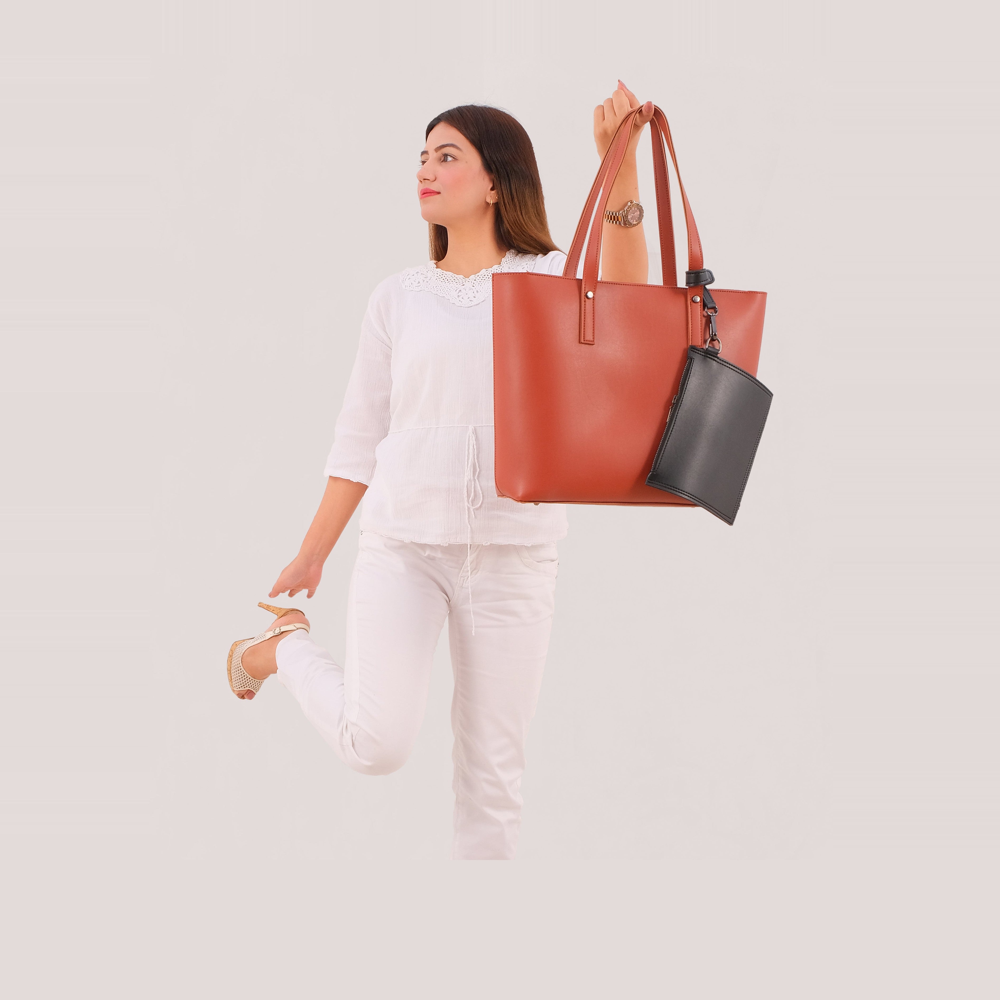 Rust tote bag with detachable pouch