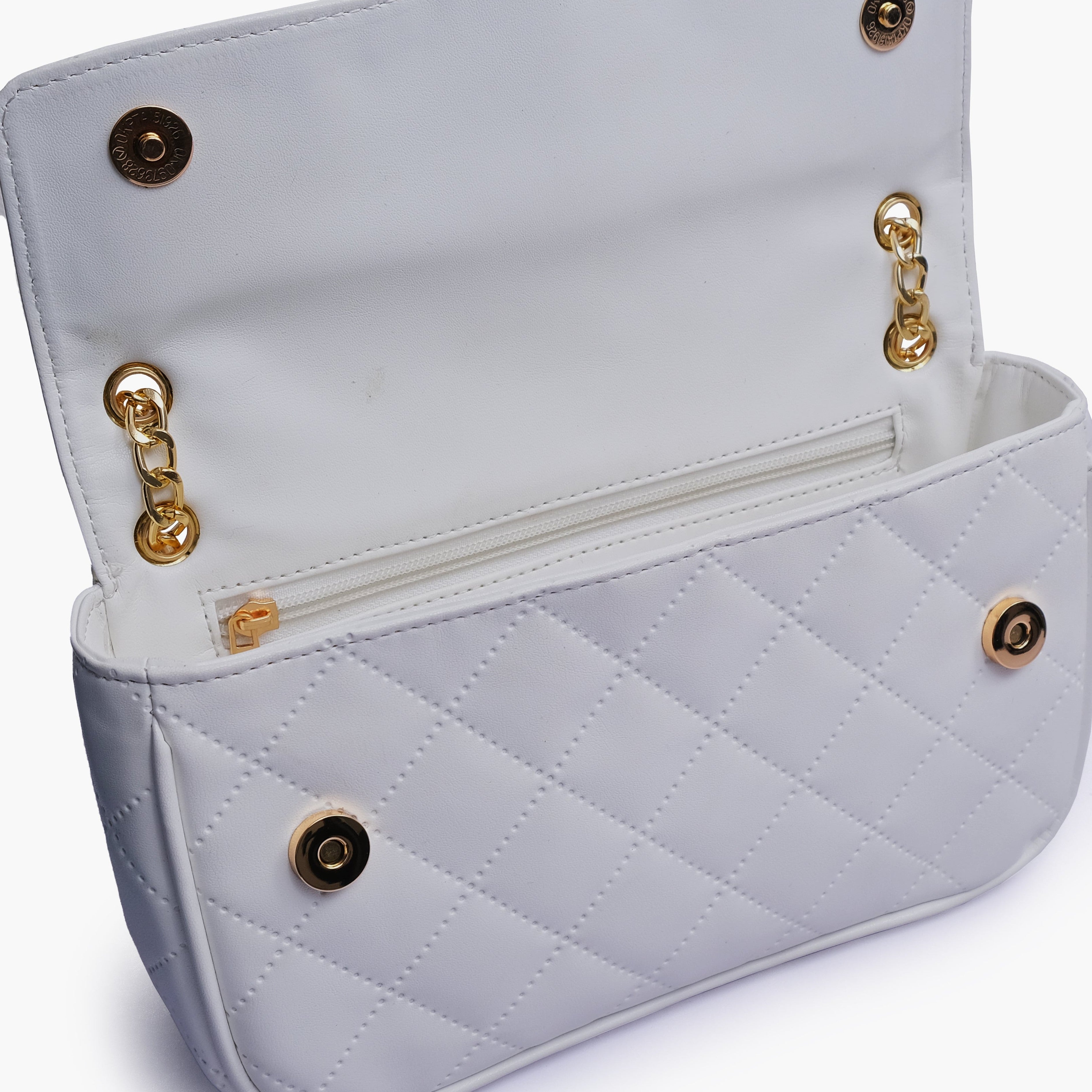 White quilted small shoulder bag with chain
