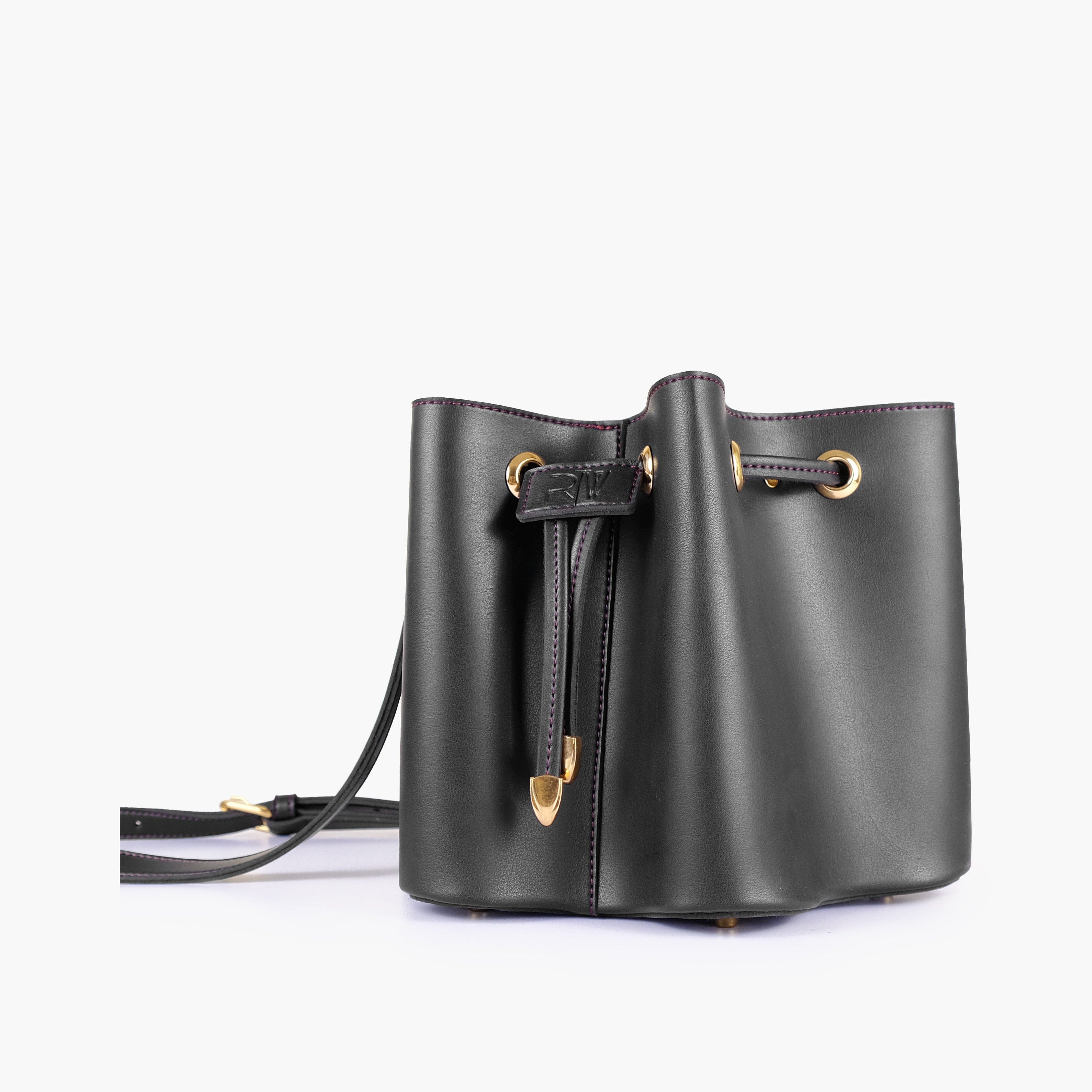 Black star drawstring bucket bag