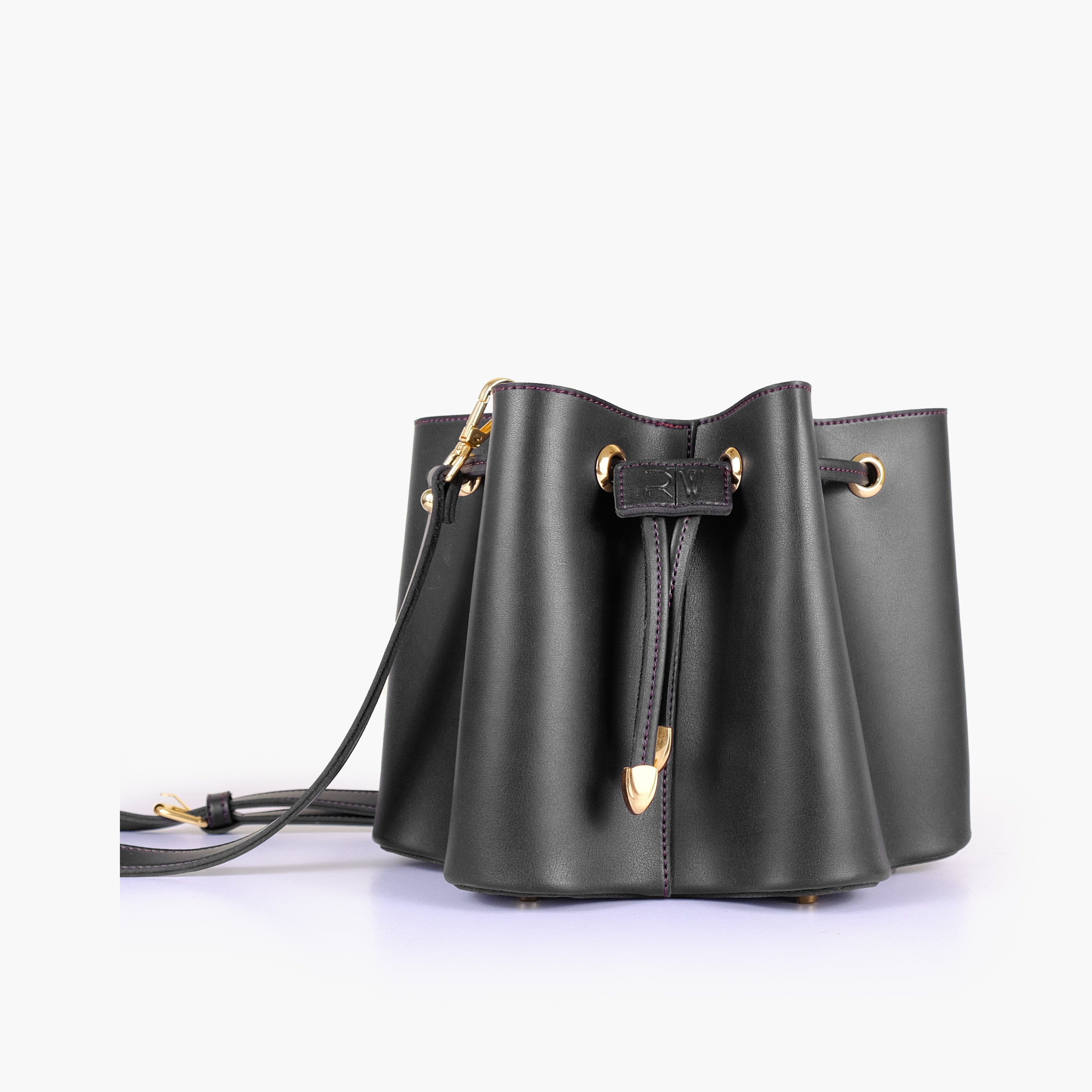 Black star drawstring bucket bag