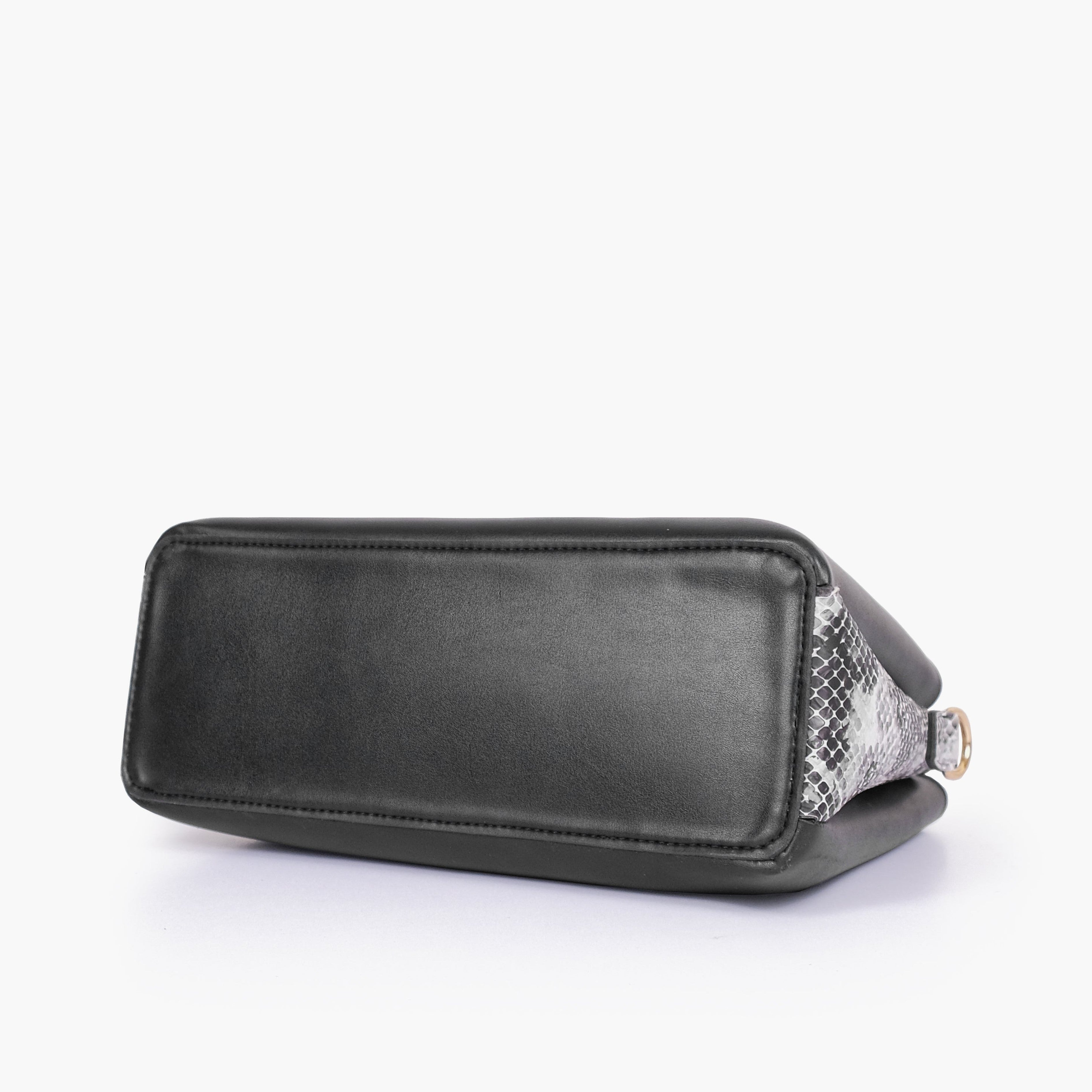 Black the daily tote bag