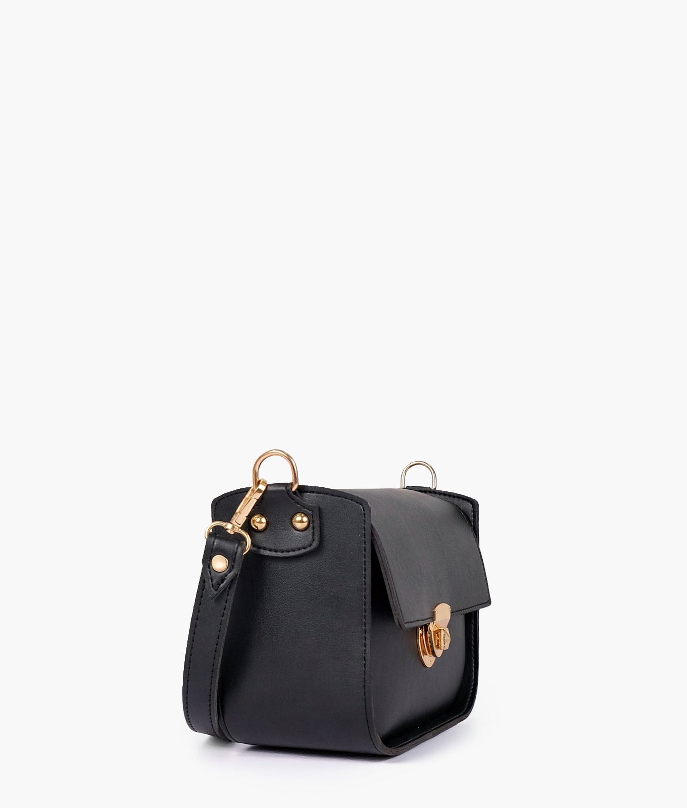 black-saddle-bag-with-twist-lock-side.jpg
