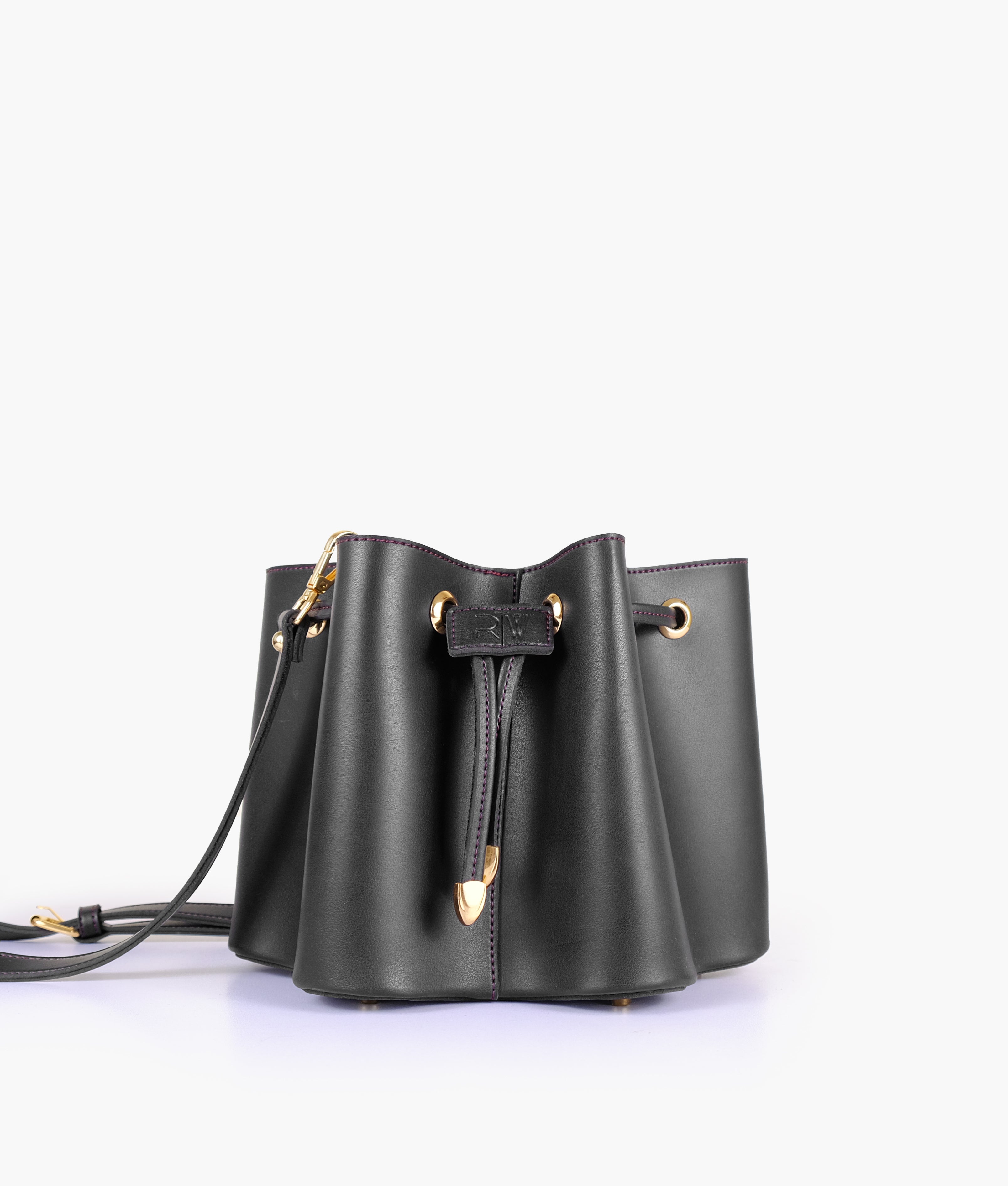 Black star drawstring bucket bag