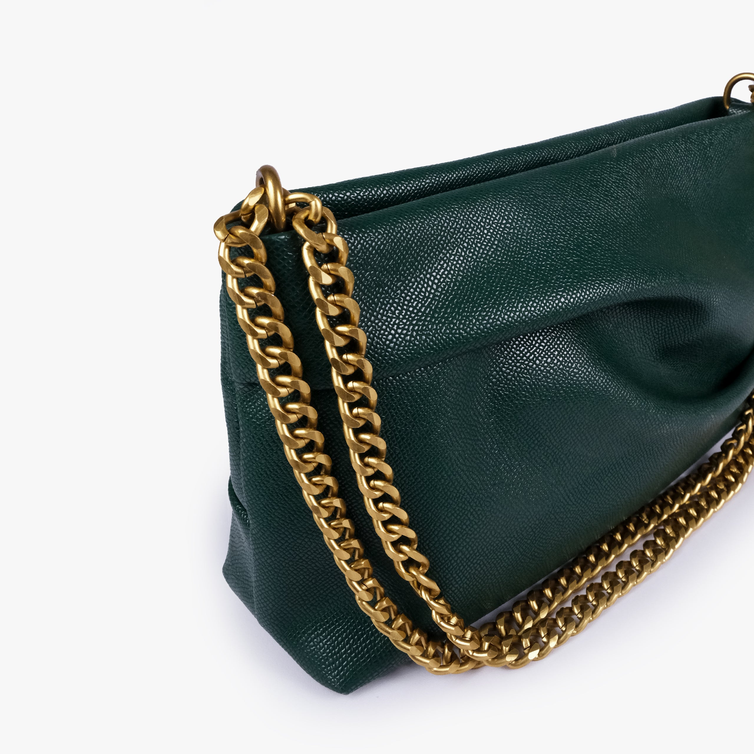 Green pleated clutch bag with chain — close detail showing the pleated faux-leather surface, chain links and top-corner hardware, deep bottle green
